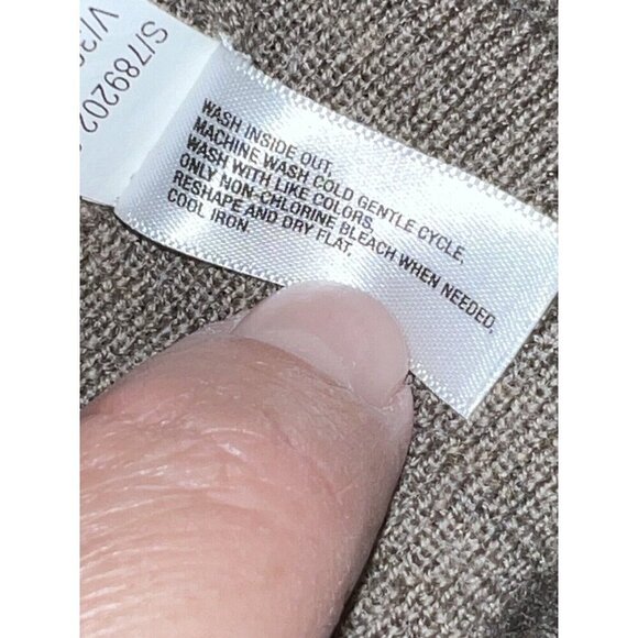 GAP Womens V-Neck Button Front Lightweight Ultrasoft Wool Cardigan Sweater Sz M - Picture 9 of 10